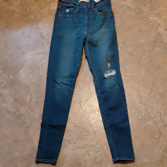 Levi's Denim - Levi's Women's Distressed Skinny Jeans in Dark Blue